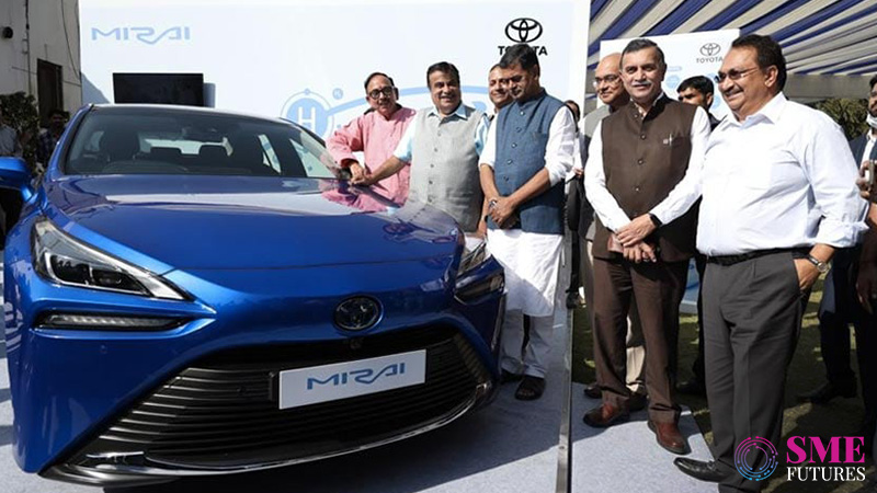 gadkari launches pilot project for green hydrogen cell EV